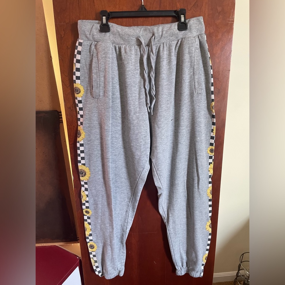 Gray sunflower sweatpants
